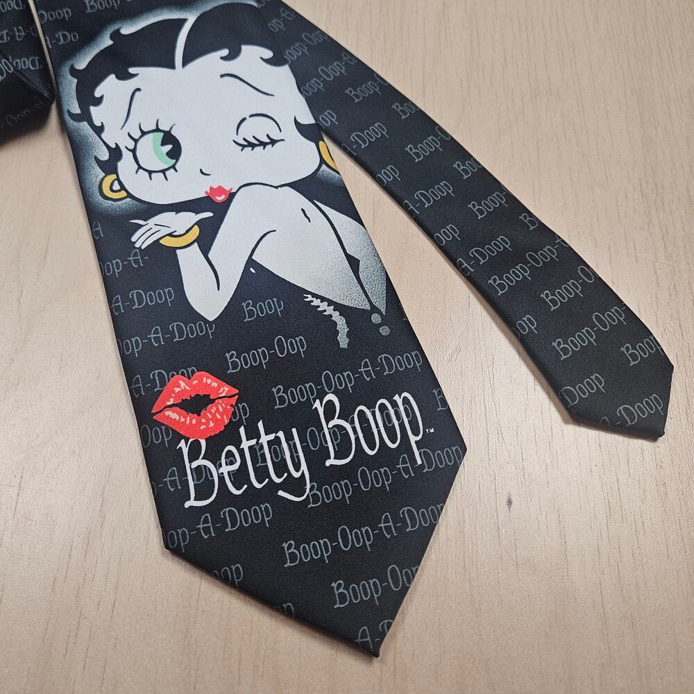 NWT Betty Boop Men's Tie Ralph Marlin Polyester Made in USA Throwing Kiss Retro